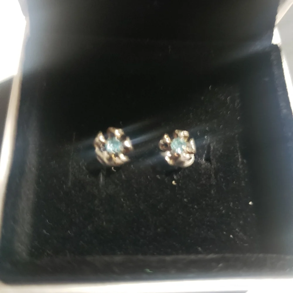 Vintage Earings - Picture 2 of 4